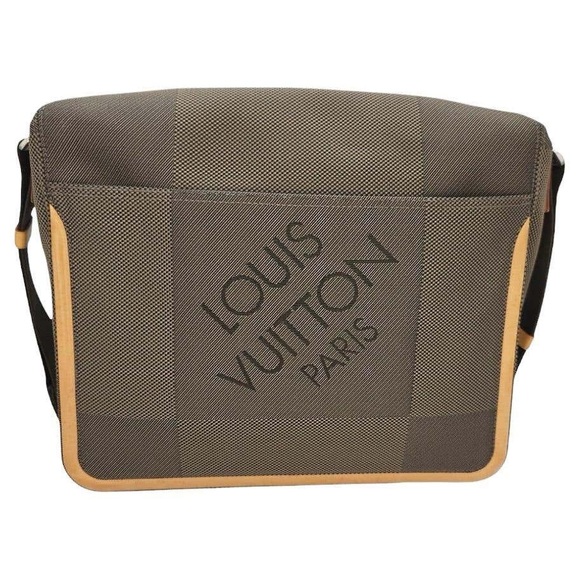 Louis Vuitton Terre Damier Geant Messenger Bag - Authenticity Guaranteed - Picture 1 of 15